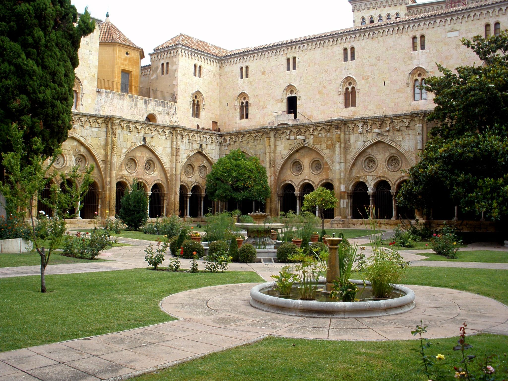 2048x1536 Tarragona, claustro