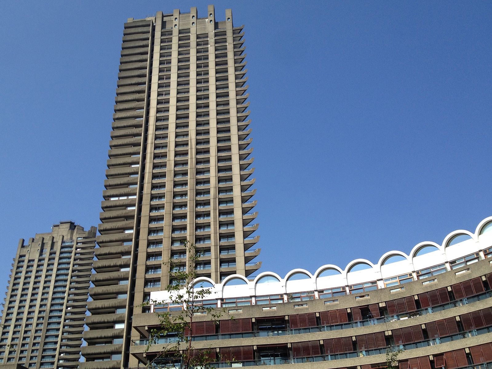 1600x1200 Brutalist beauty: the Barbican Estate's value soars