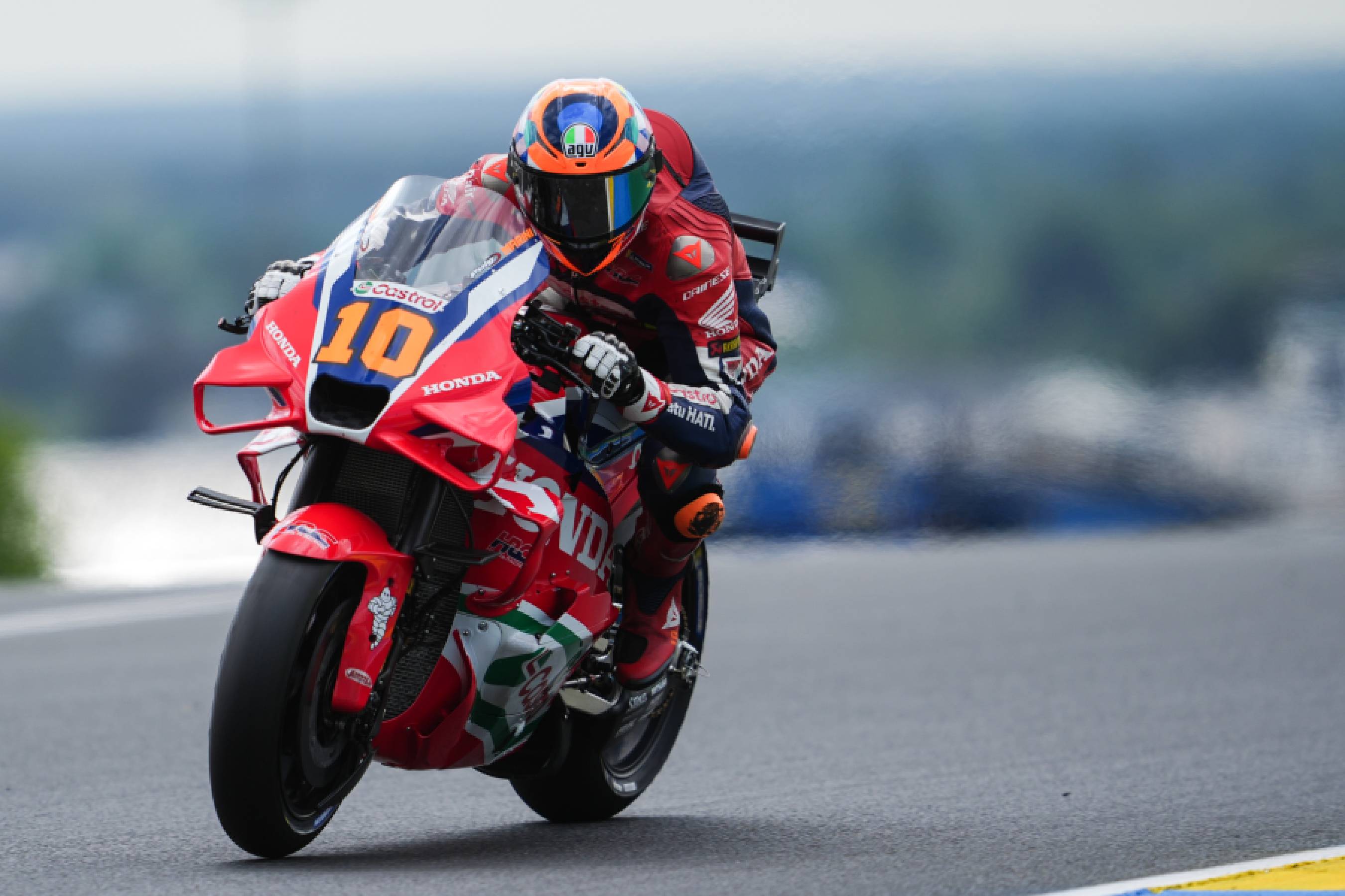2700x1800 Marini shines on Friday in France