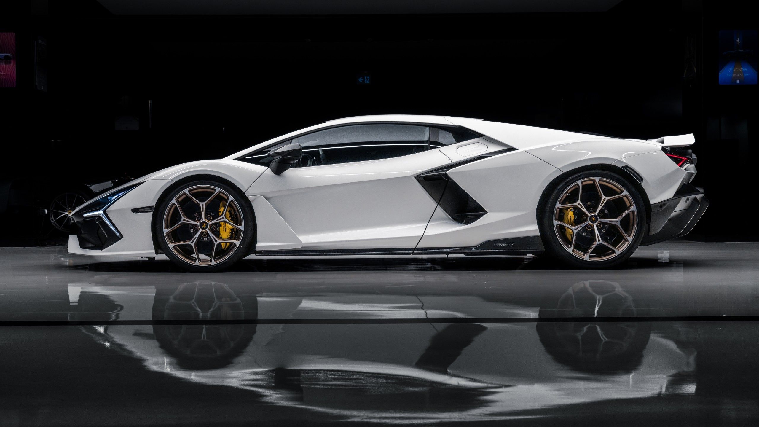2560x1440 Lamborghini Revuelto White 8K 3 Wallpaper Car Wallpaper