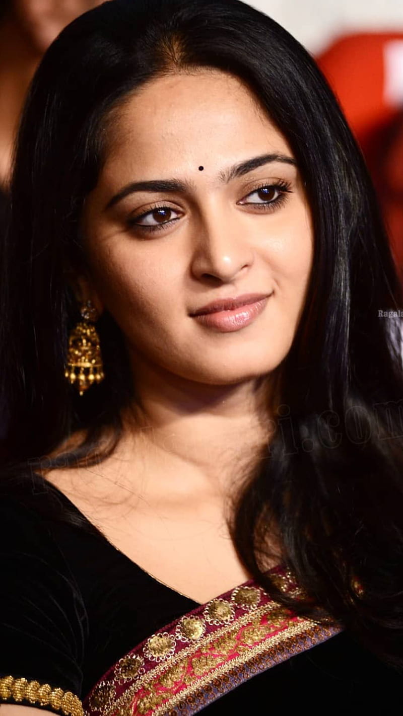 800x1422 HD anushkashetty wallpaper