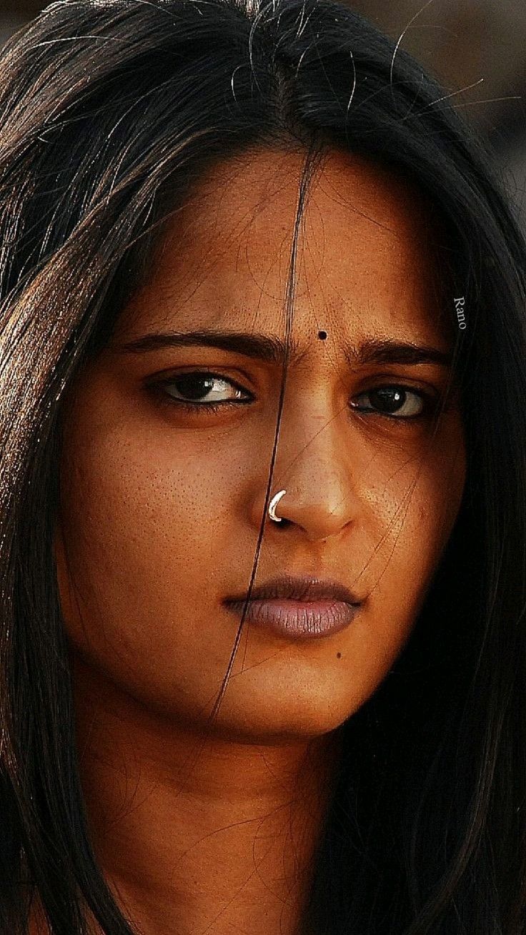 736x1308 Anushka Shetty hot expressions