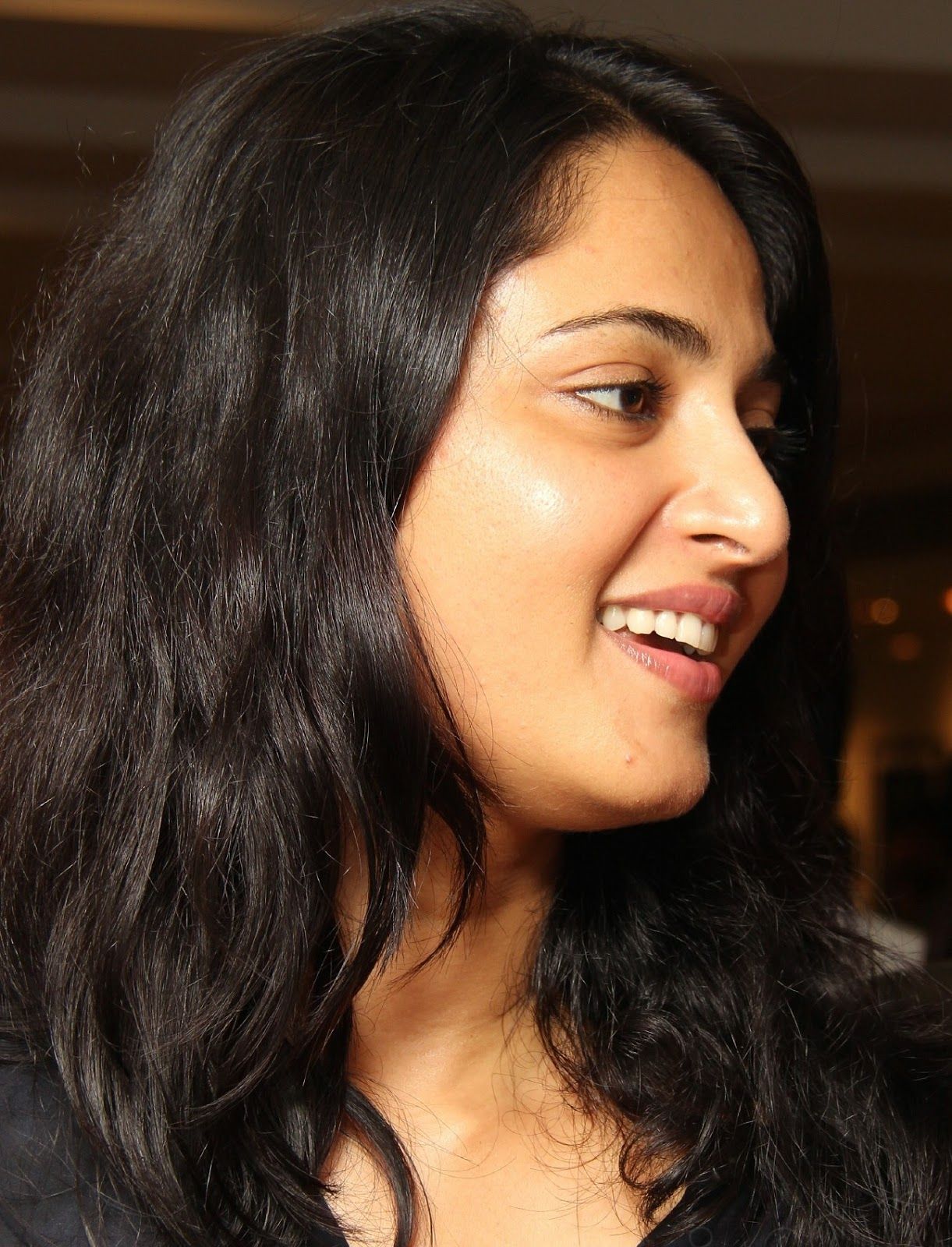 1221x1600 Actress Anushka Shetty Gorgeous Close Up Stills