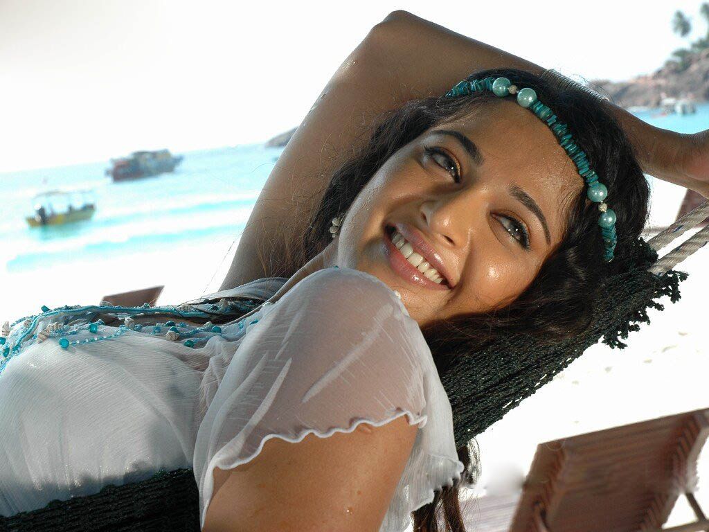 1024x768 Actress Anushka Shetty Glam Photo Gallery -Old Collection Part 5