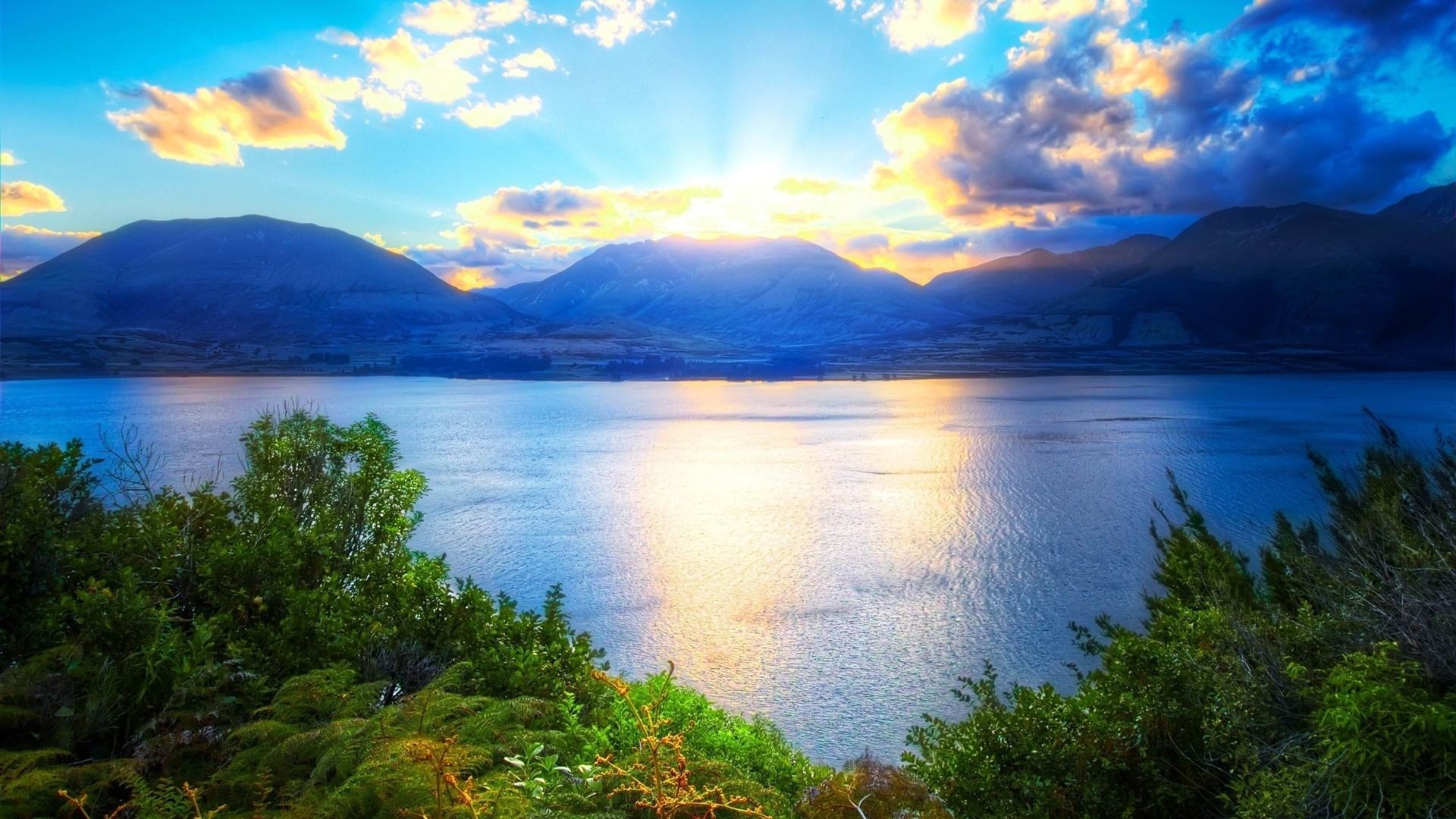 1920x1080 Mountains Sunlight Clouds Beautiful Natural Scenery Wallpaper