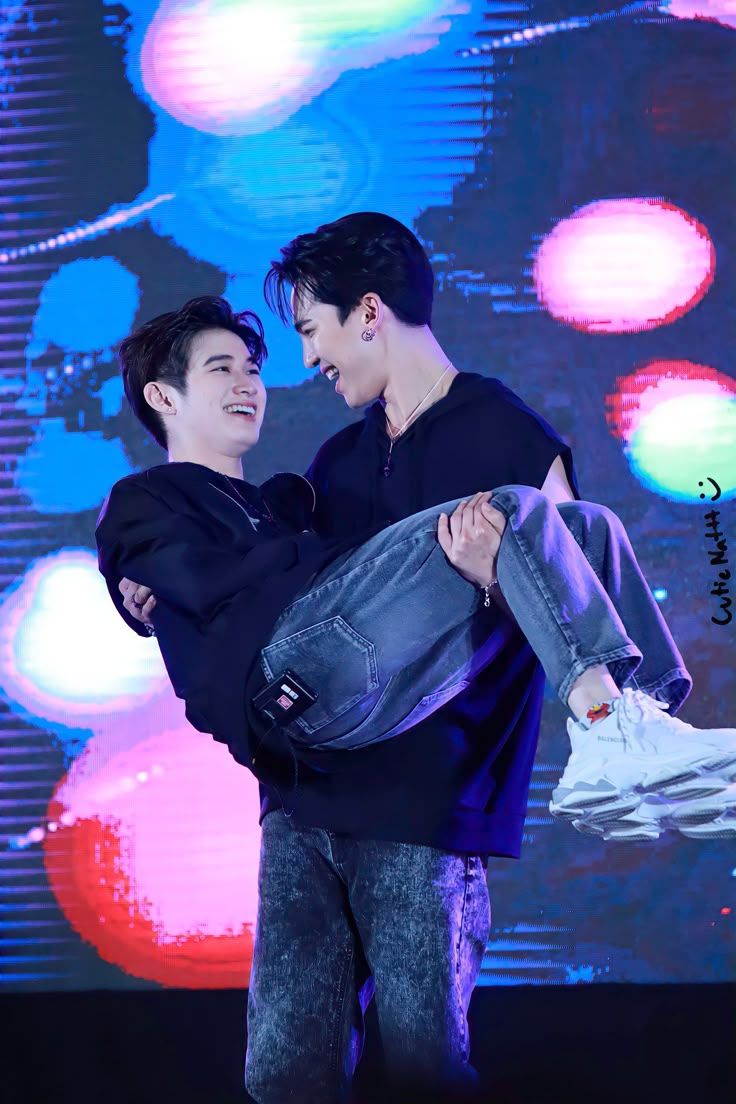 736x1104 Juniormark wallpaper. Maxtul kiss, Max and nat kiss, Maxnat kiss