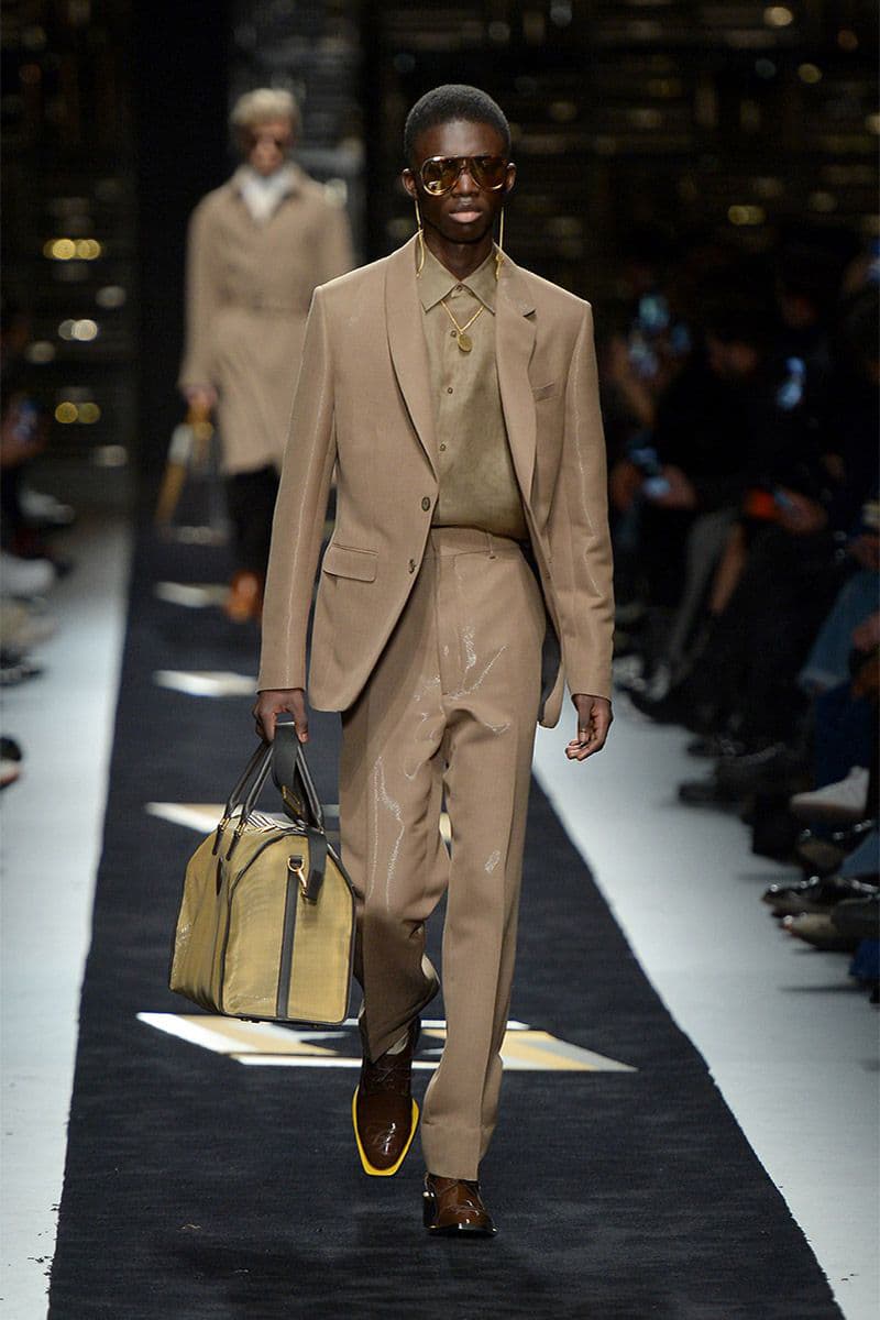 800x1200 Milan Fashion Week Mens 2019 Fashion Versace S S 2019 Milan Fashion Week Men's Wallpaper*