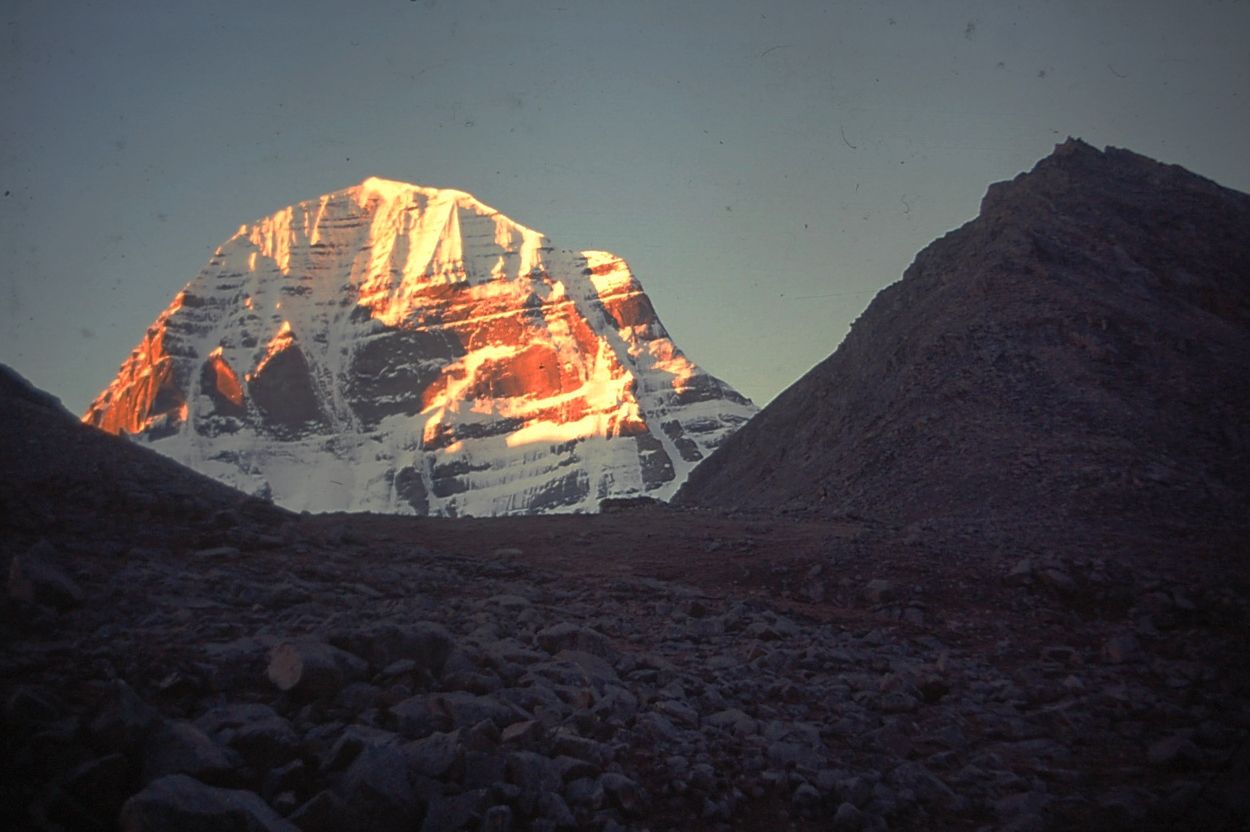 1250x832 Mount Kailash sunset from Manasarovar