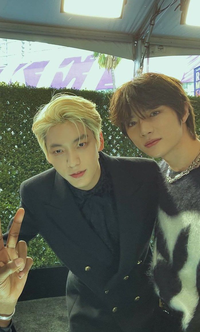 698x1156 Soobin & Beomgyu AMAs