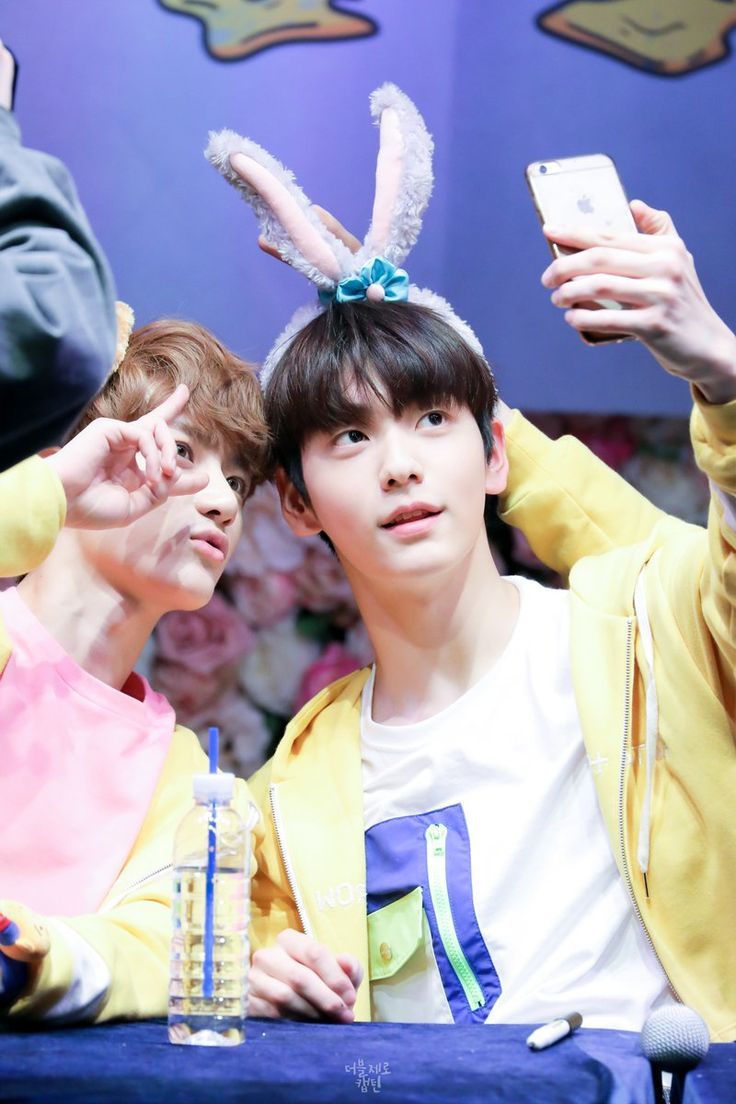736x1104 투모로우바이투게더 #TOMORROW_X_TOGETHER #TXT #최수빈 #수빈 #SOOBIN. Soogyu wallpaper, Soobin and yeonjun funny, Soobin