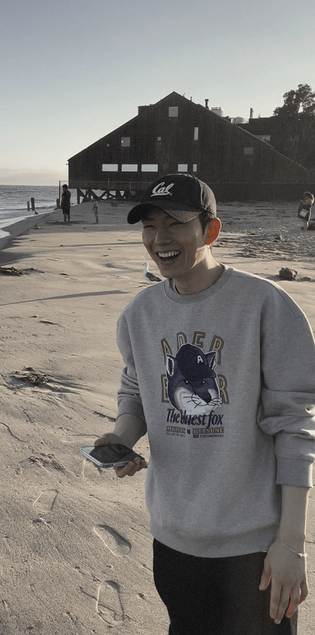 645x1300 soogyu matching lockscreens! please like or reblog