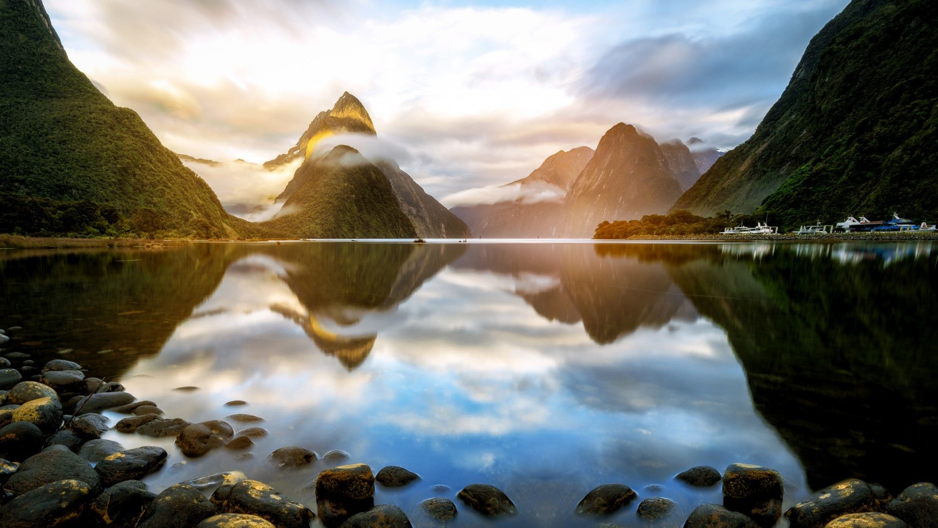 1920x1080 Sunrise at Mitre Peak in Milford Sound, Fiordland National Park, New Zealand. Windows Spotlight Image