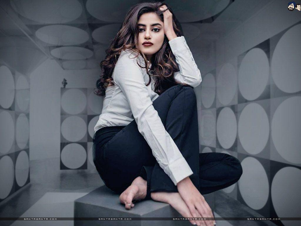 1024x768 Sajal Aly Pakistani Actress .