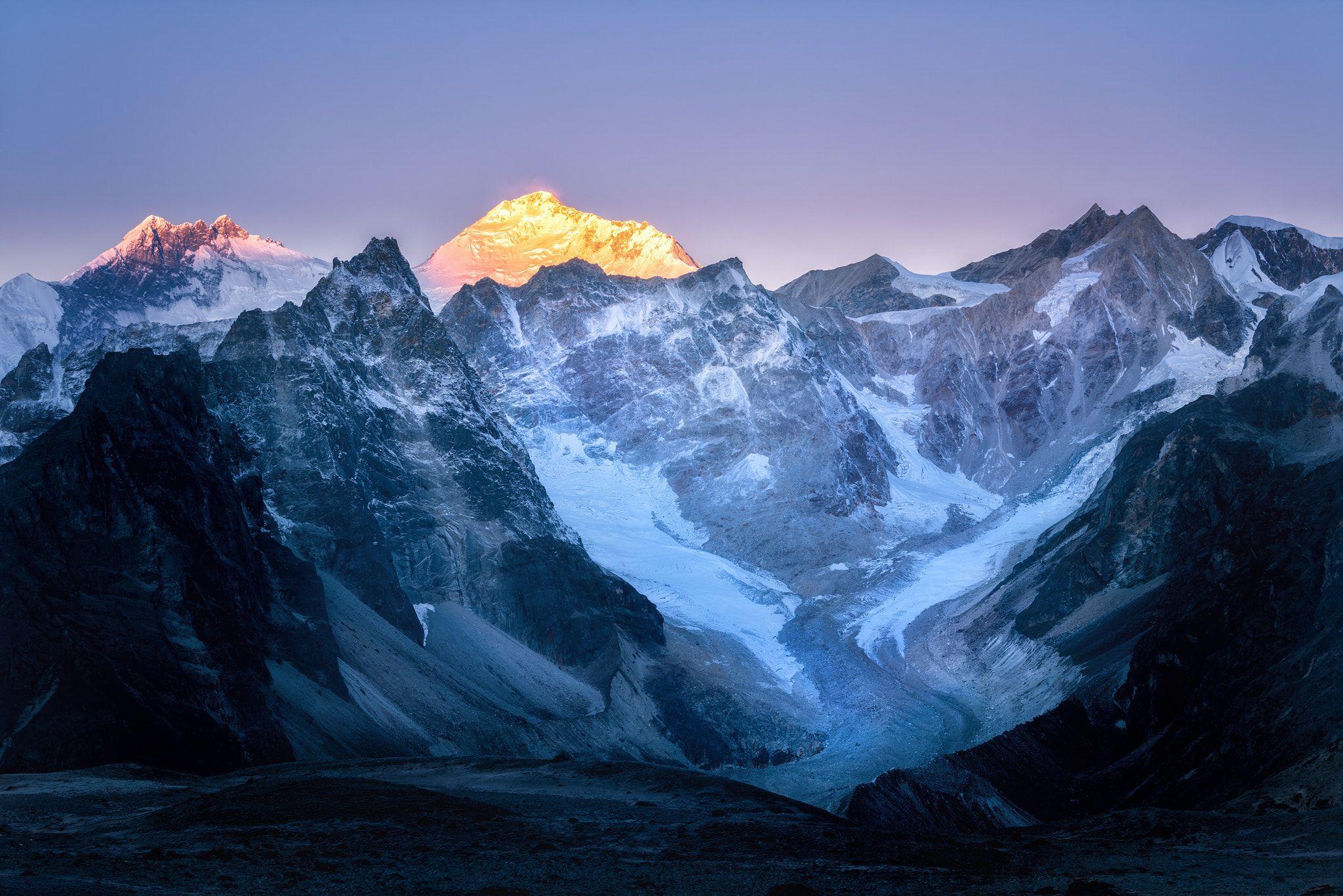 2048x1366 tallest Himayas peak Mt. Everest 8848m .com