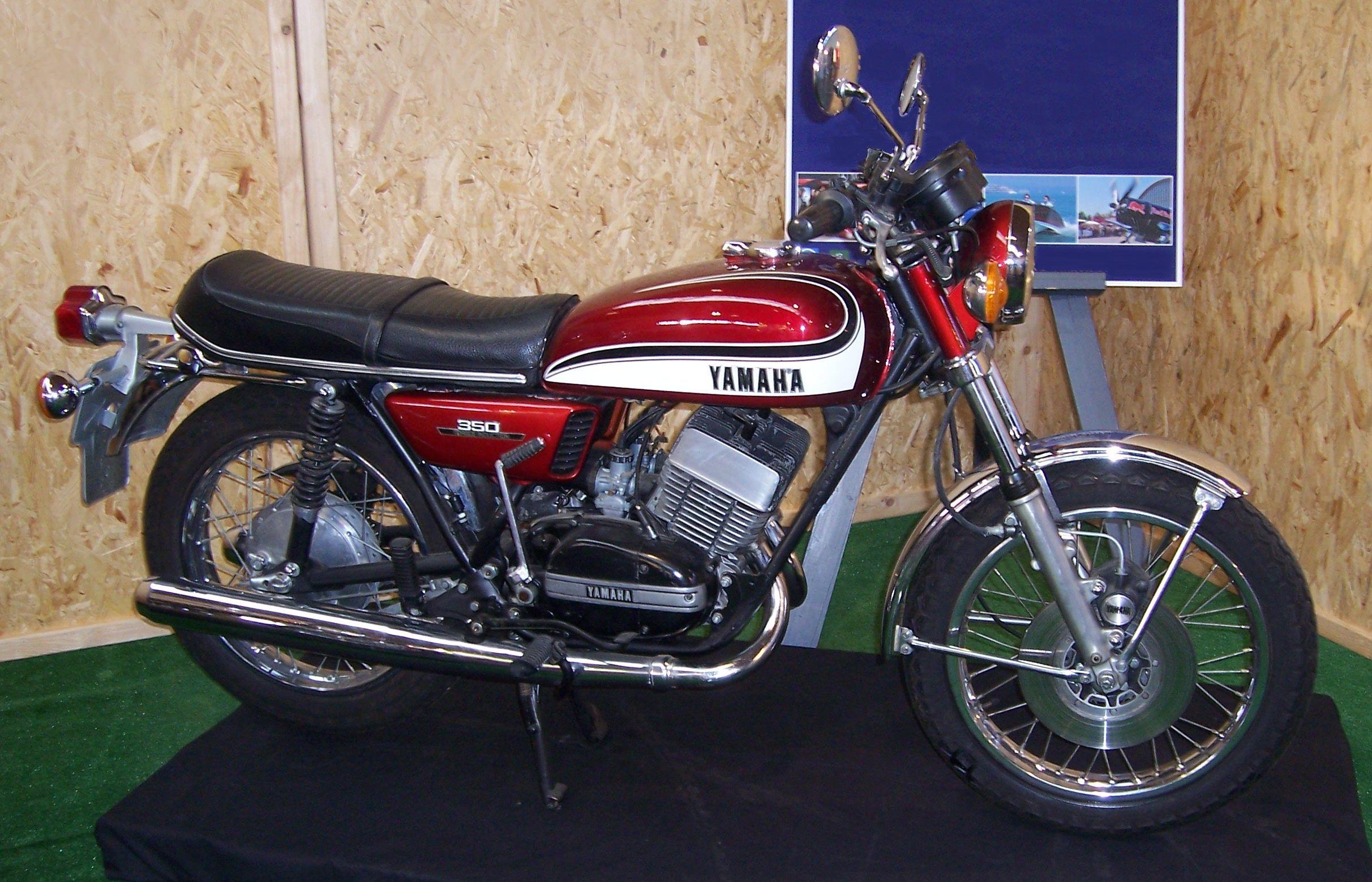 2424x1559 Yamaha RD 350 2011 01