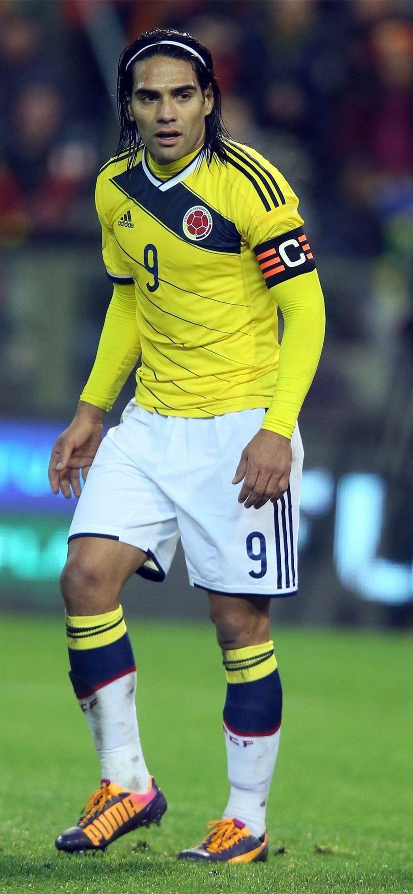 828x1792 Manchester United striker Radamel .