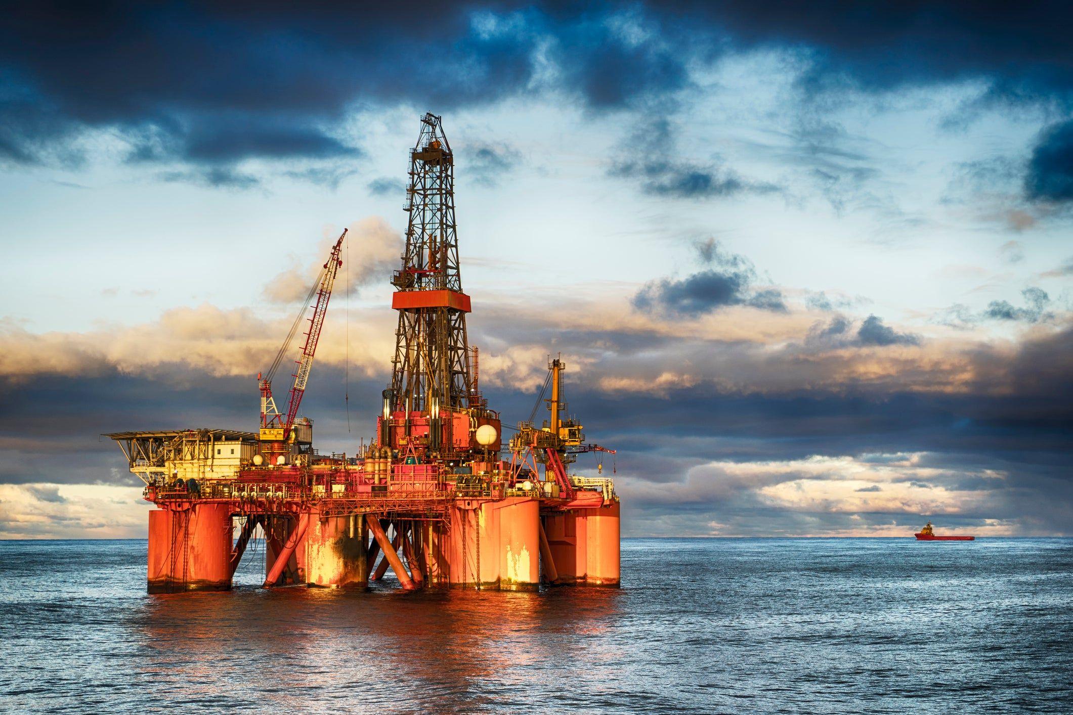 2121x1414 An Offshore Drilling Rig In The Ocean At Dusk Mobil Oil Drilling HD Wallpaper