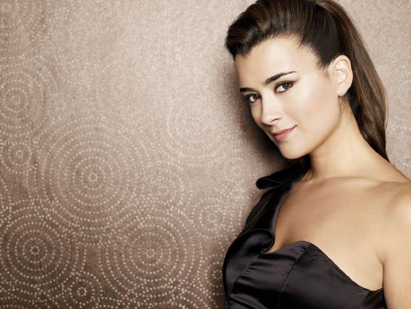 1424x1070 Ziva David. NCIS: Navel Criminal Investigation Service