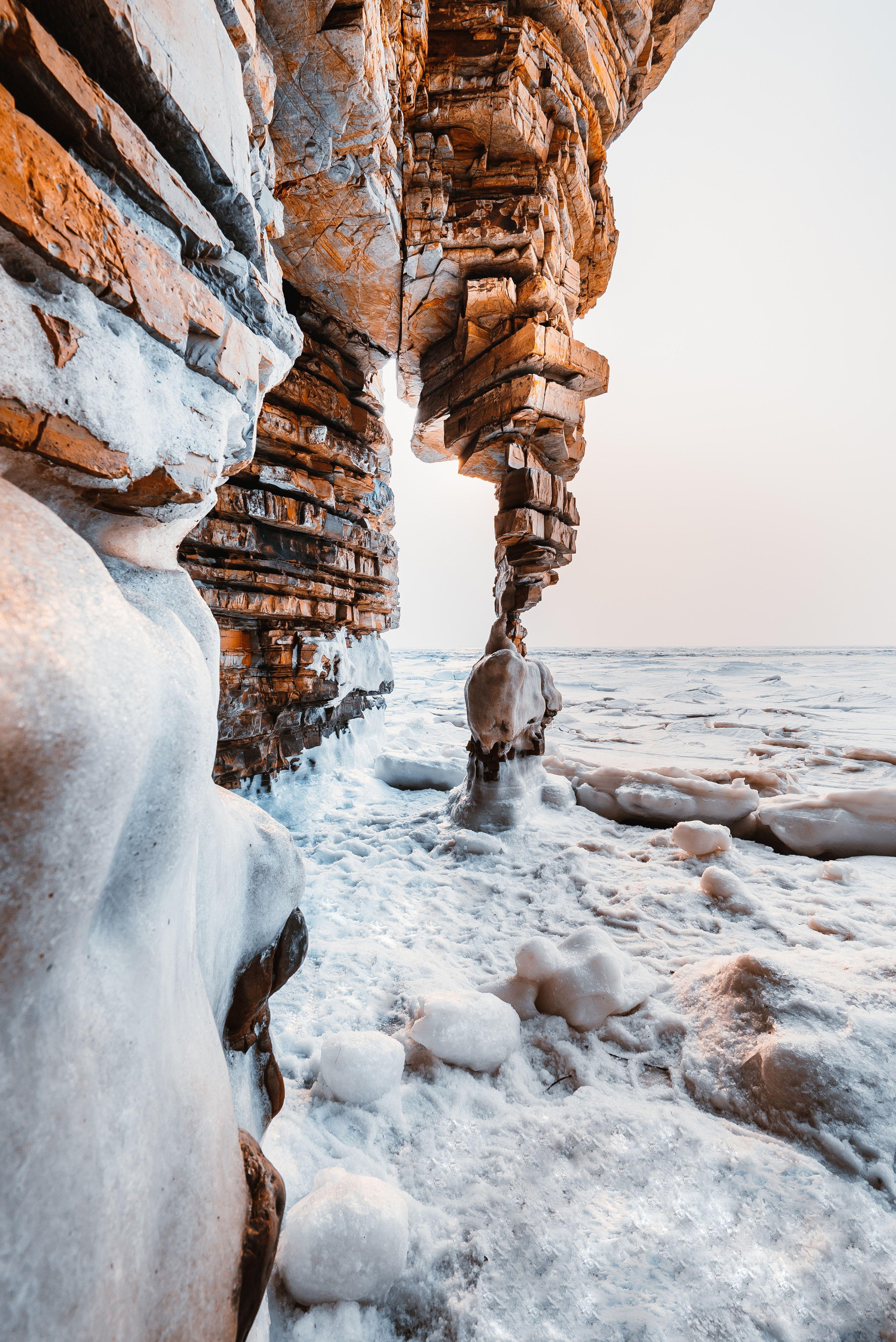 3668x5492 Rocks, cliff, snow and sunlight HD .com