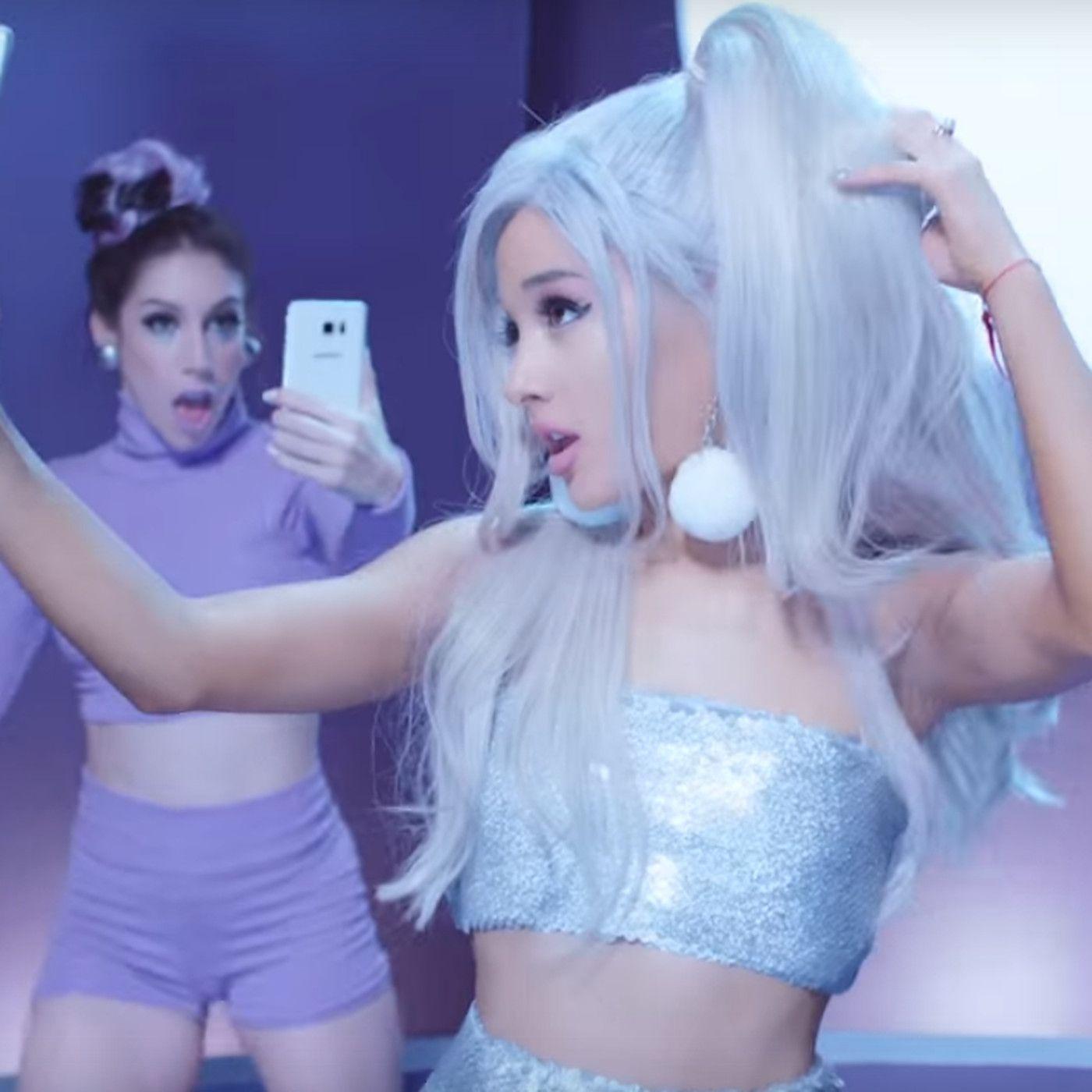 1400x1400 Ariana Grande and the Galaxy Note 5 .