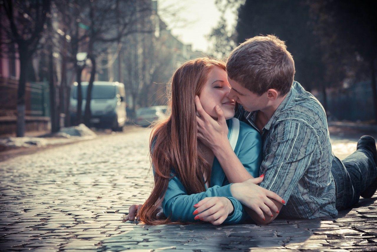 1280x854 boy girl kissing love road city .