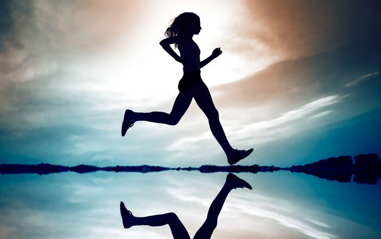 Girl Running Wallpapers - Top Free Girl Running Backgrounds -  WallpaperAccess