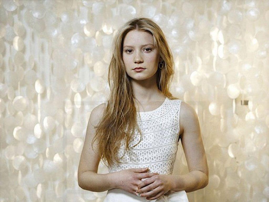 1024x768 Mia Wasikowska