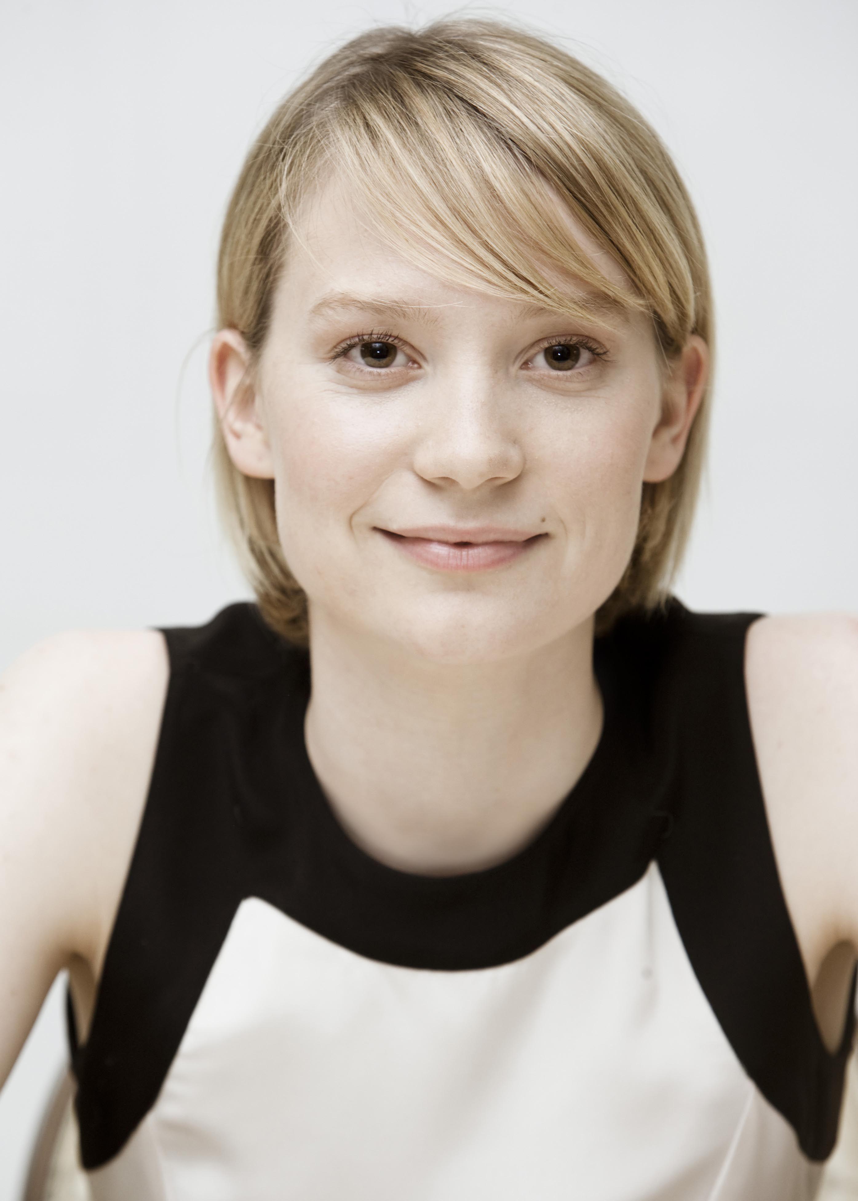 2790x3906 HD Mia Wasikowska Wallpaper. Download .