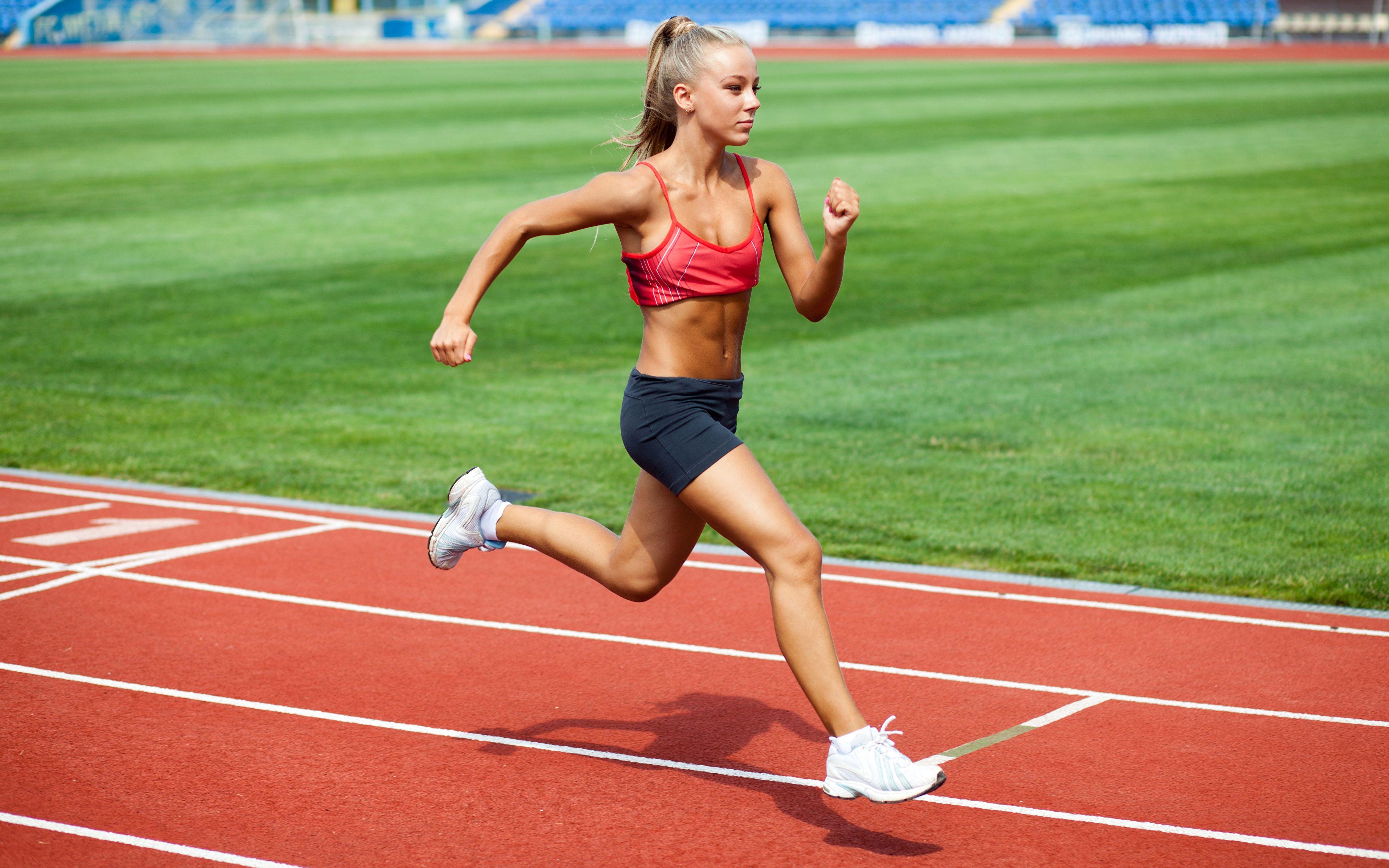 3840x2400 Blonde girl Run Girls Sport Legs