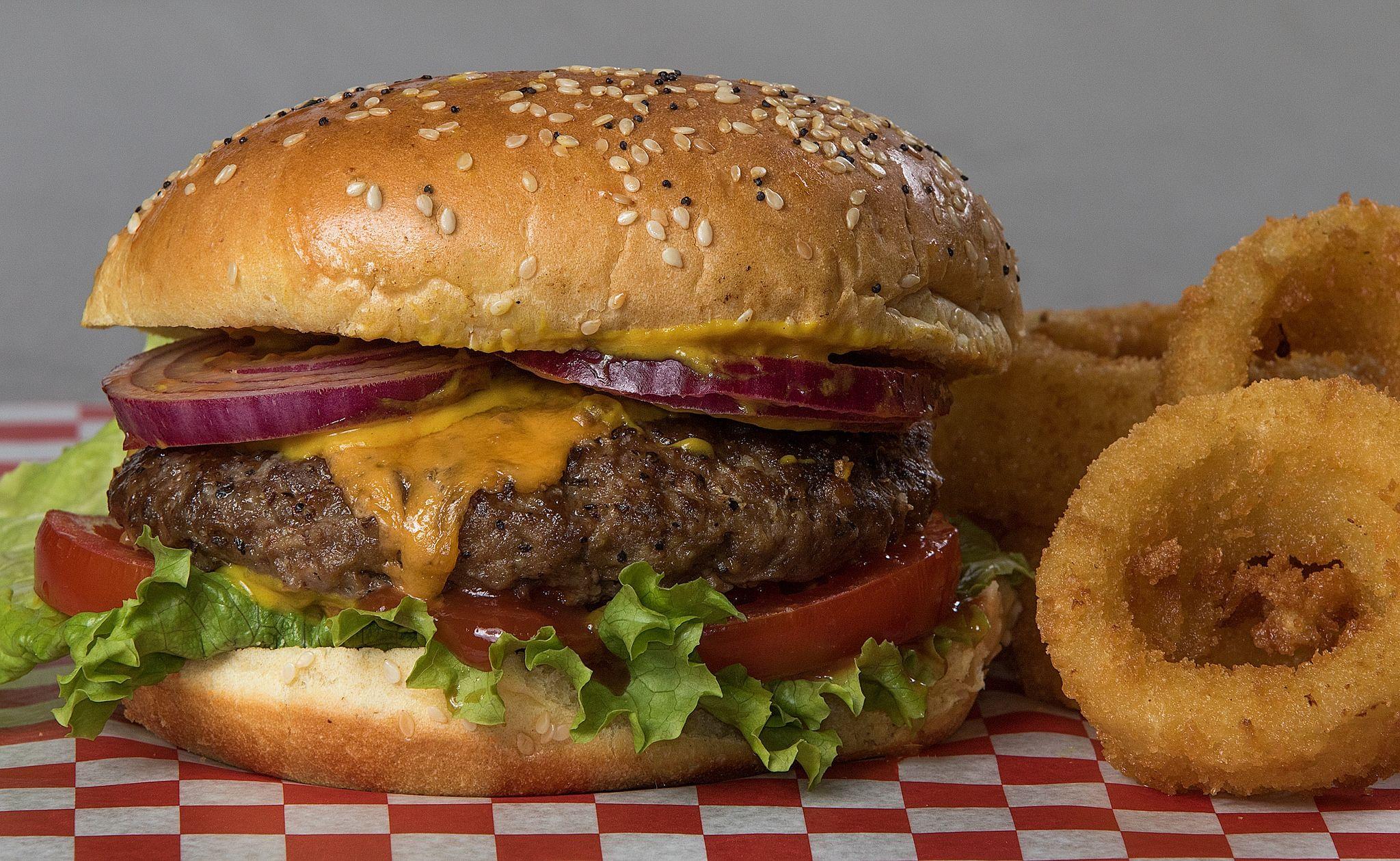 2048x1259 buns, Hamburgers, Burgers, Onion rings .