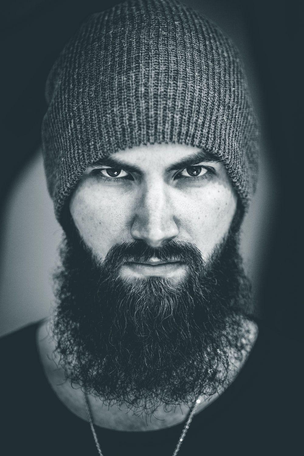 1000x1500 Cartoon Beard Man Wallpaper