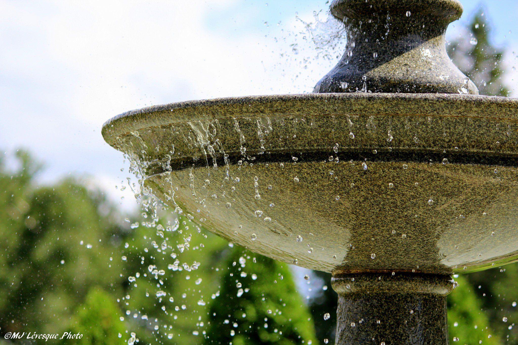 Water fountain. Вода в фонтане. Фонтанчик с водой. Струя воды фонтан. Фонтан без воды.