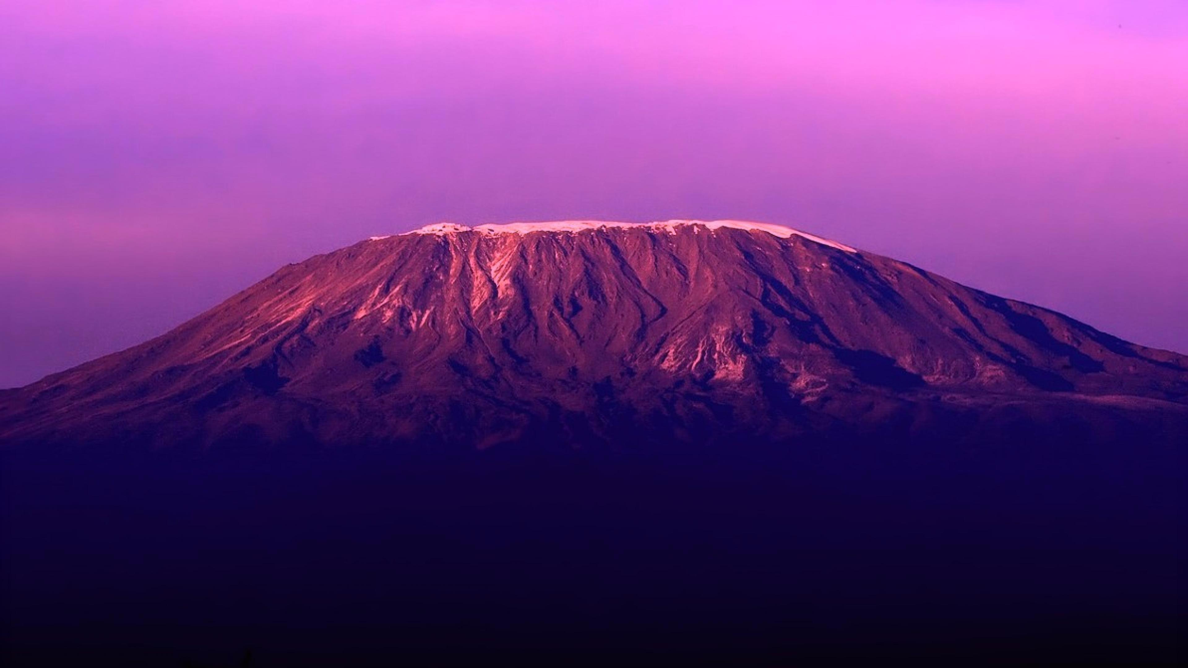 3840x2160 Mount Kilimanjaro .