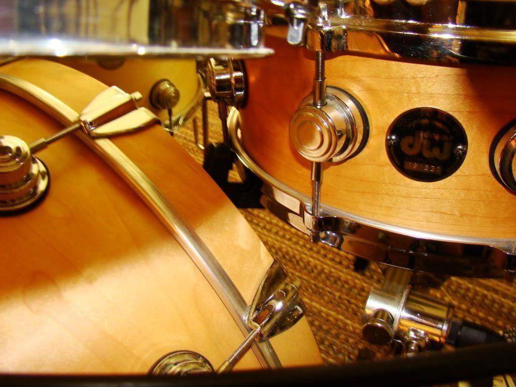 1024x768 DW Drums Wallpaper
