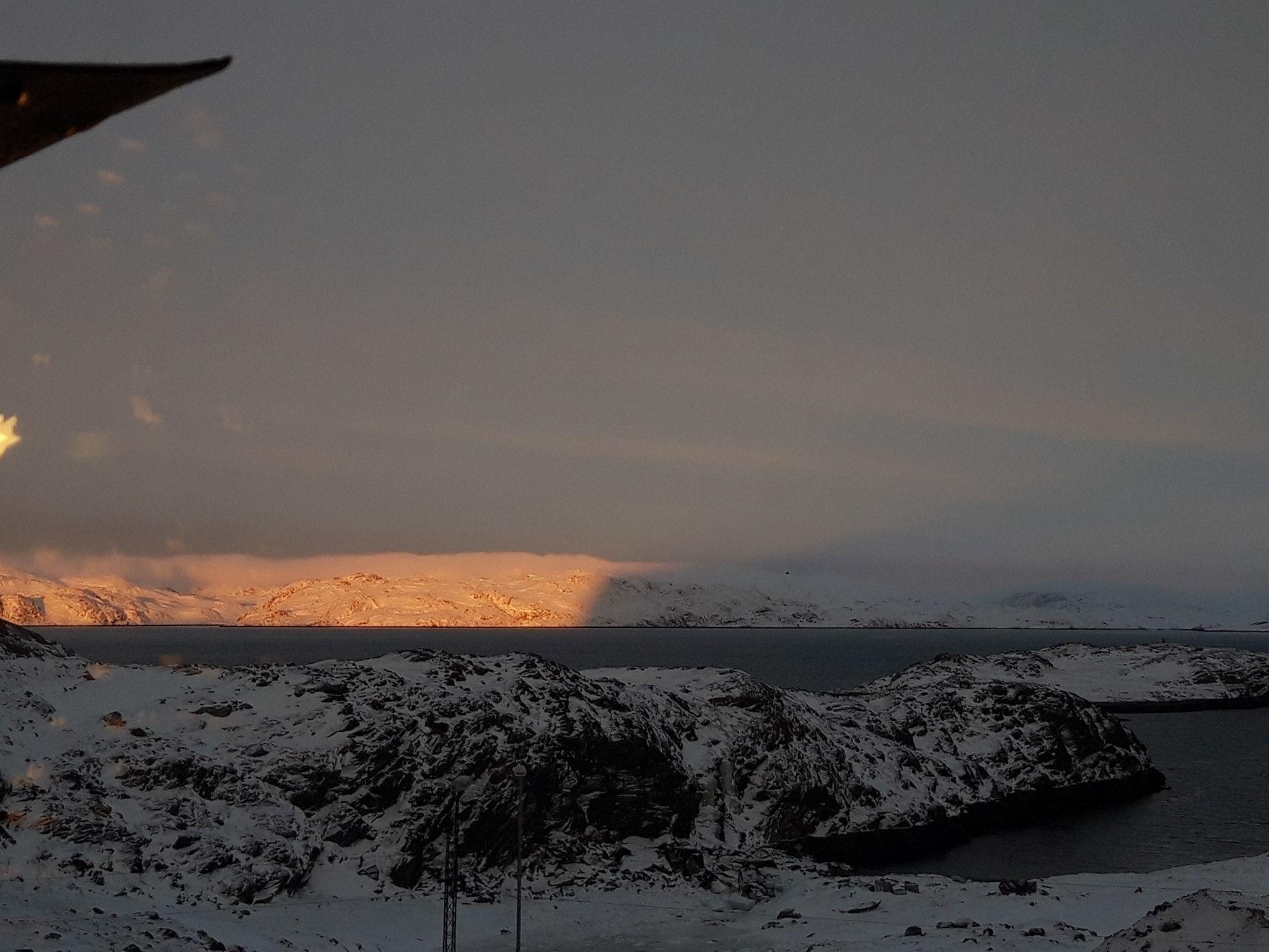 2048x1536 Winter Solstice, Nuuk, Greenland. Half .