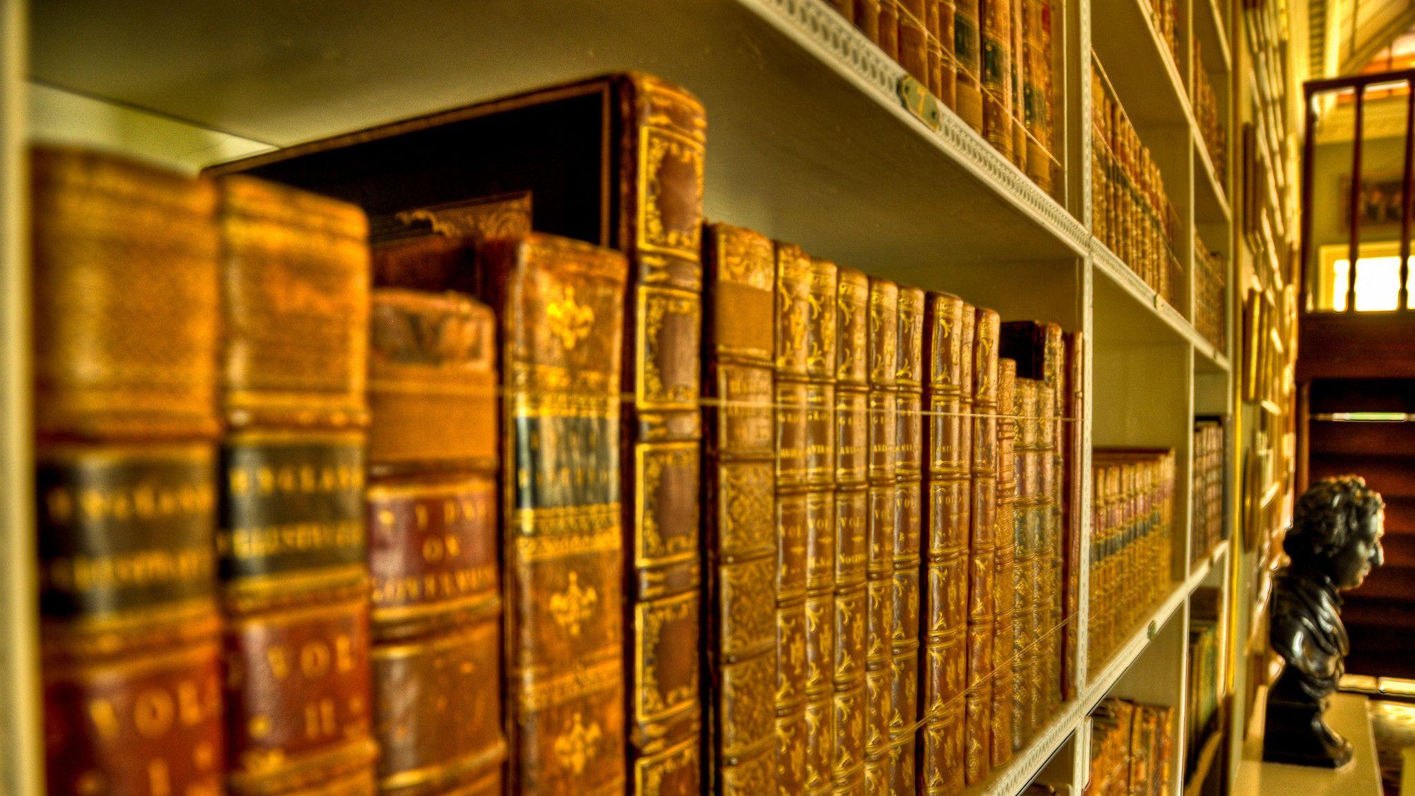 2048x1152 Magical Library Wallpaper .