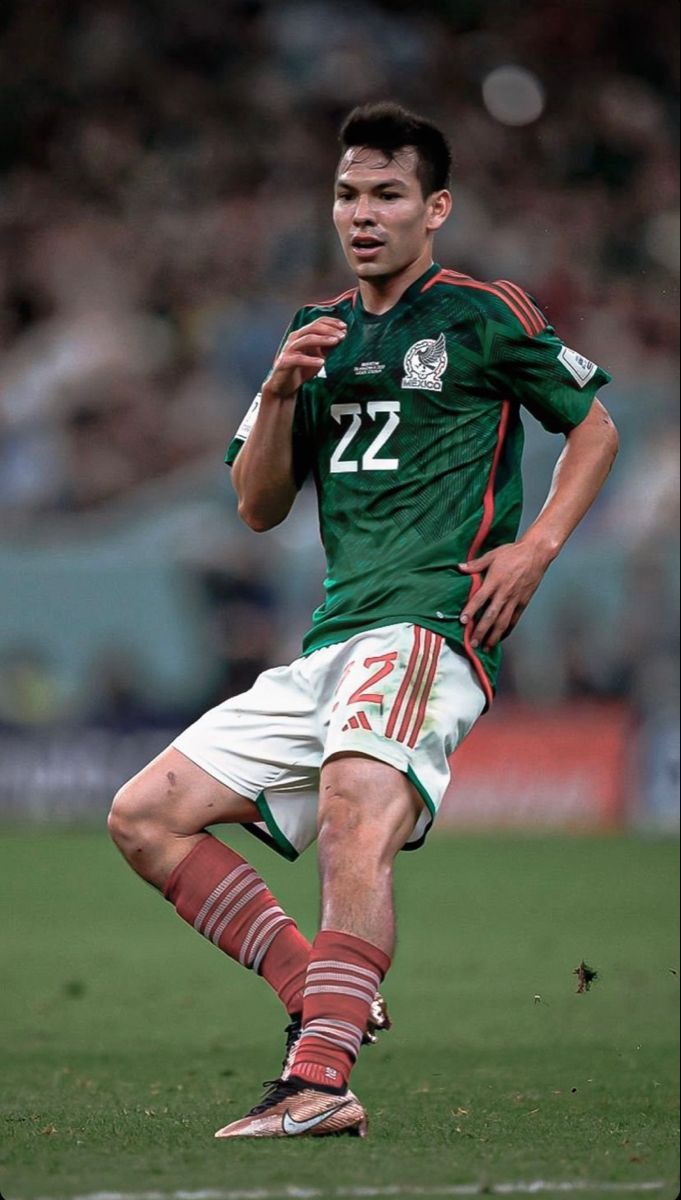 681x1200 Hirving Lozano