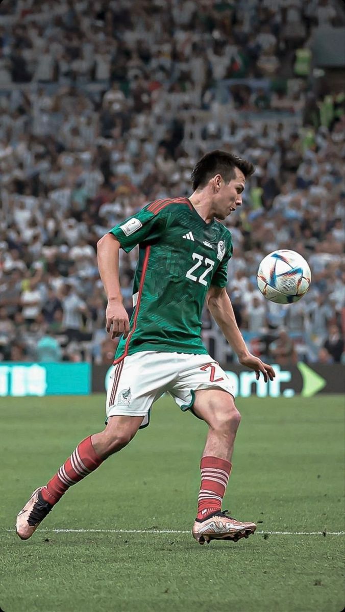 676x1200 Hirving Lozano