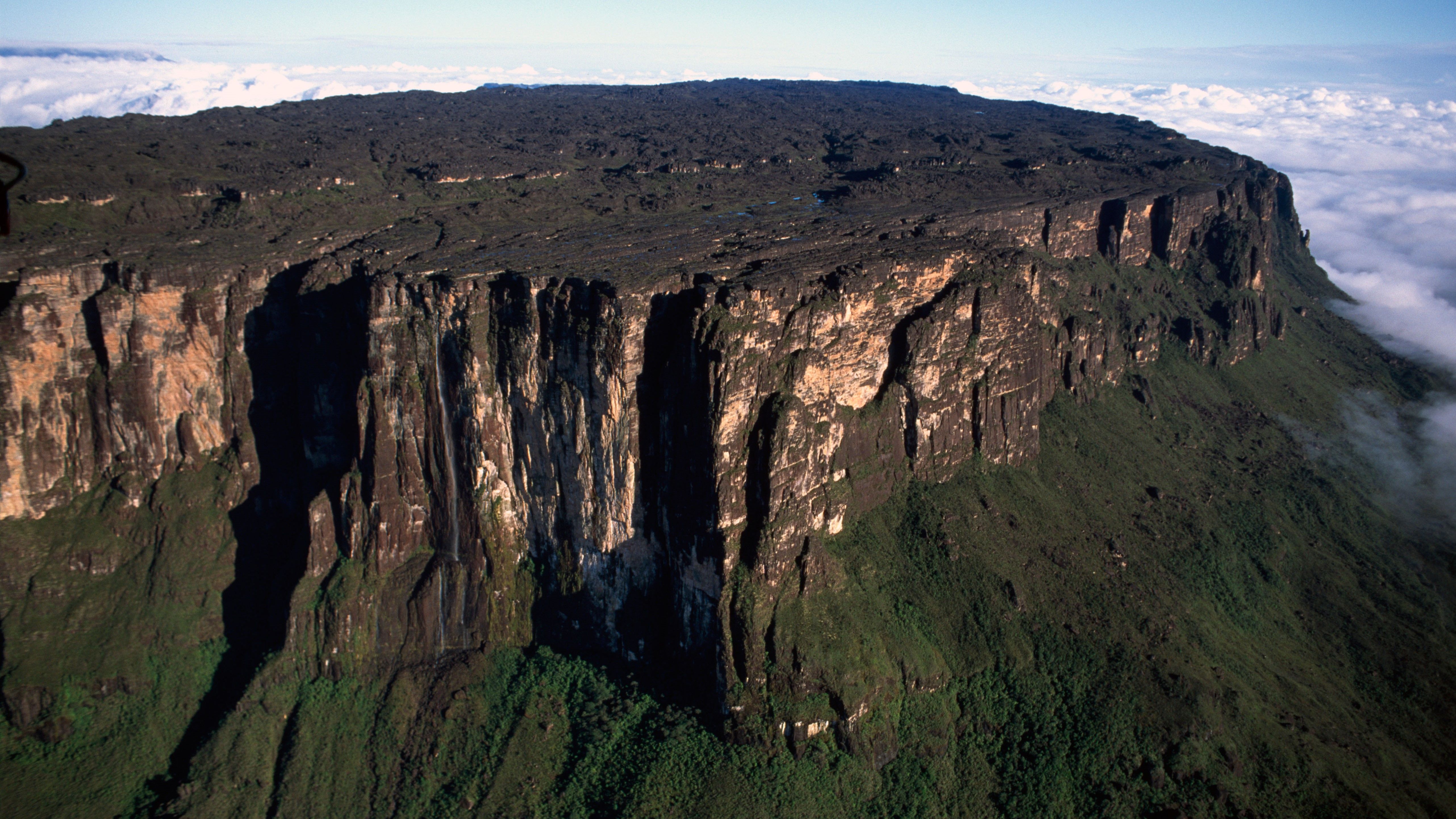 5126x2883 Mount Roraima: The 'lost world' isolated for millions of years that Indigenous people call the 'house of the gods'