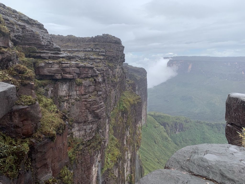 1024x768 A Journey to the Edge of the World: Mount Roraima