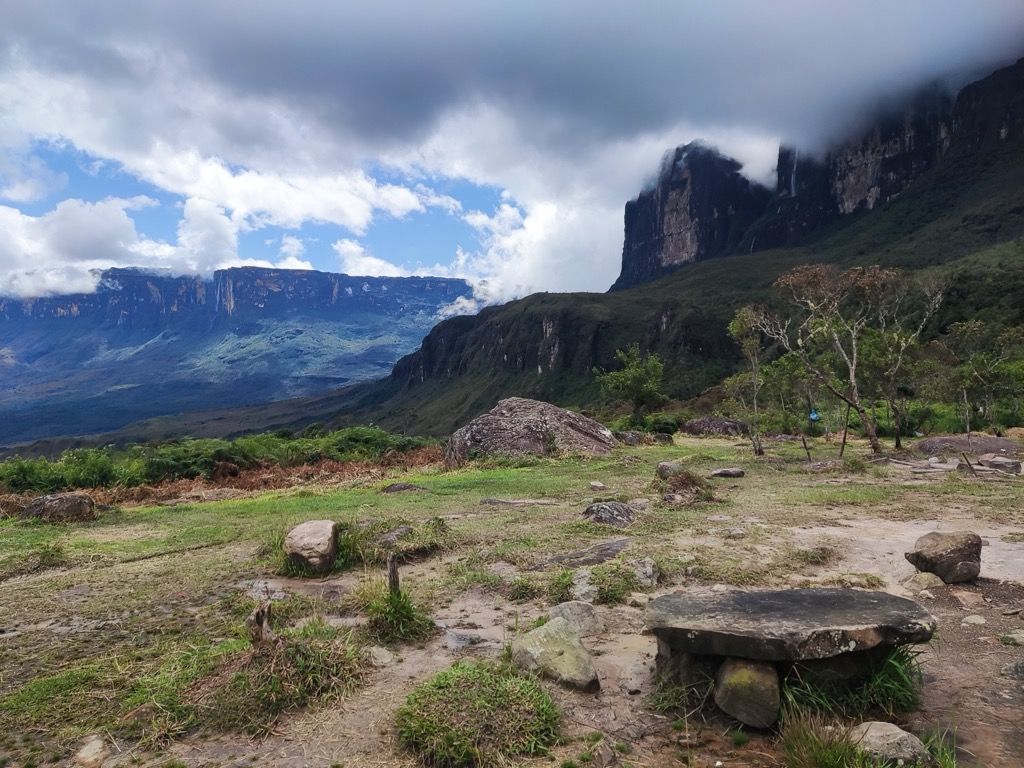 1024x768 A Journey to the Edge of the World: Mount Roraima