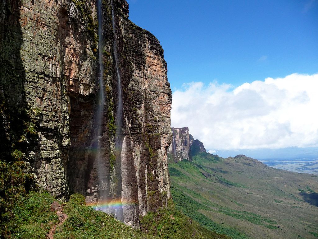 1024x768 Mount Roraima. Highest tepui in South America. Triple borde
