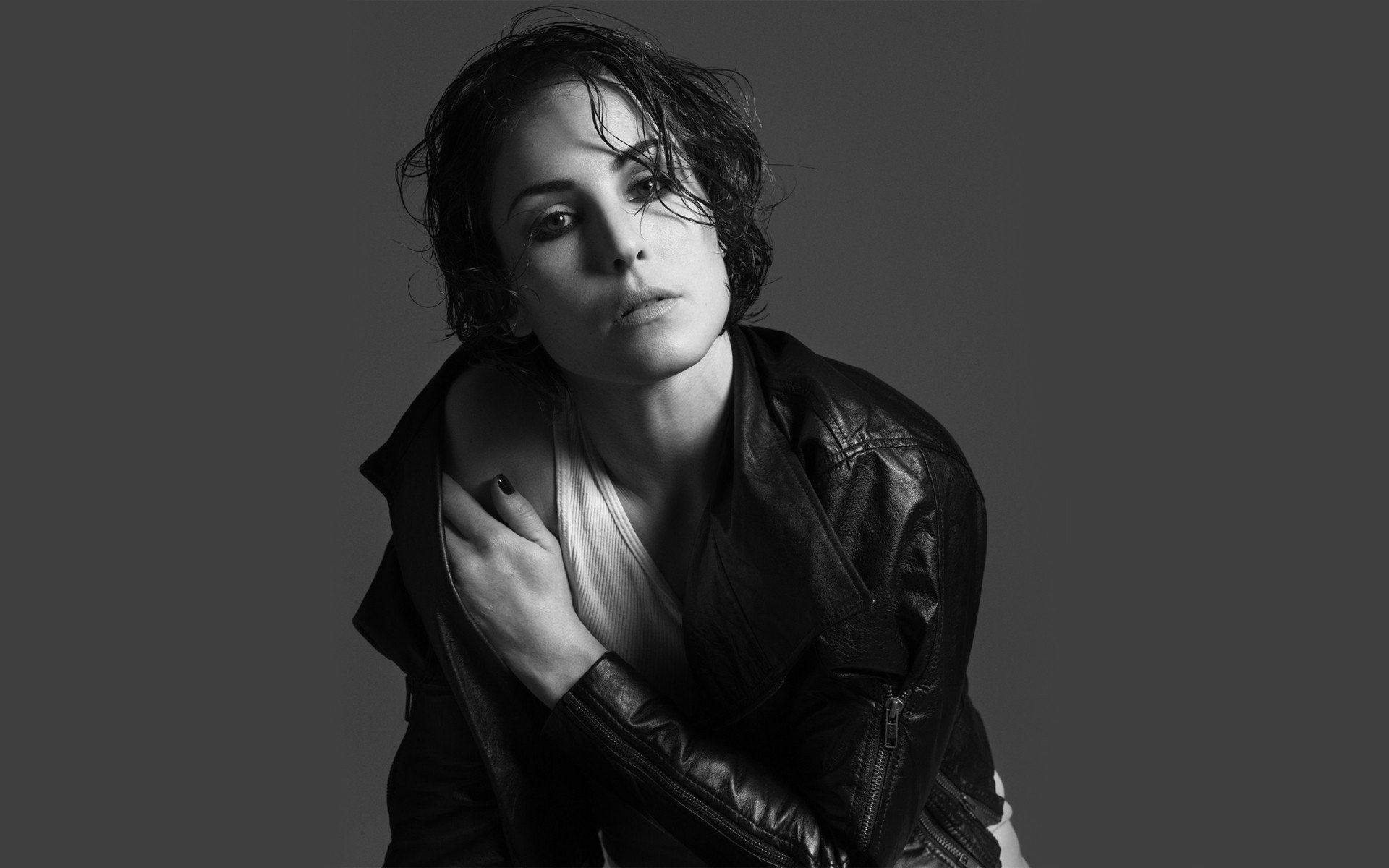 1920x1200 Noomi Rapace Iconic Portrait