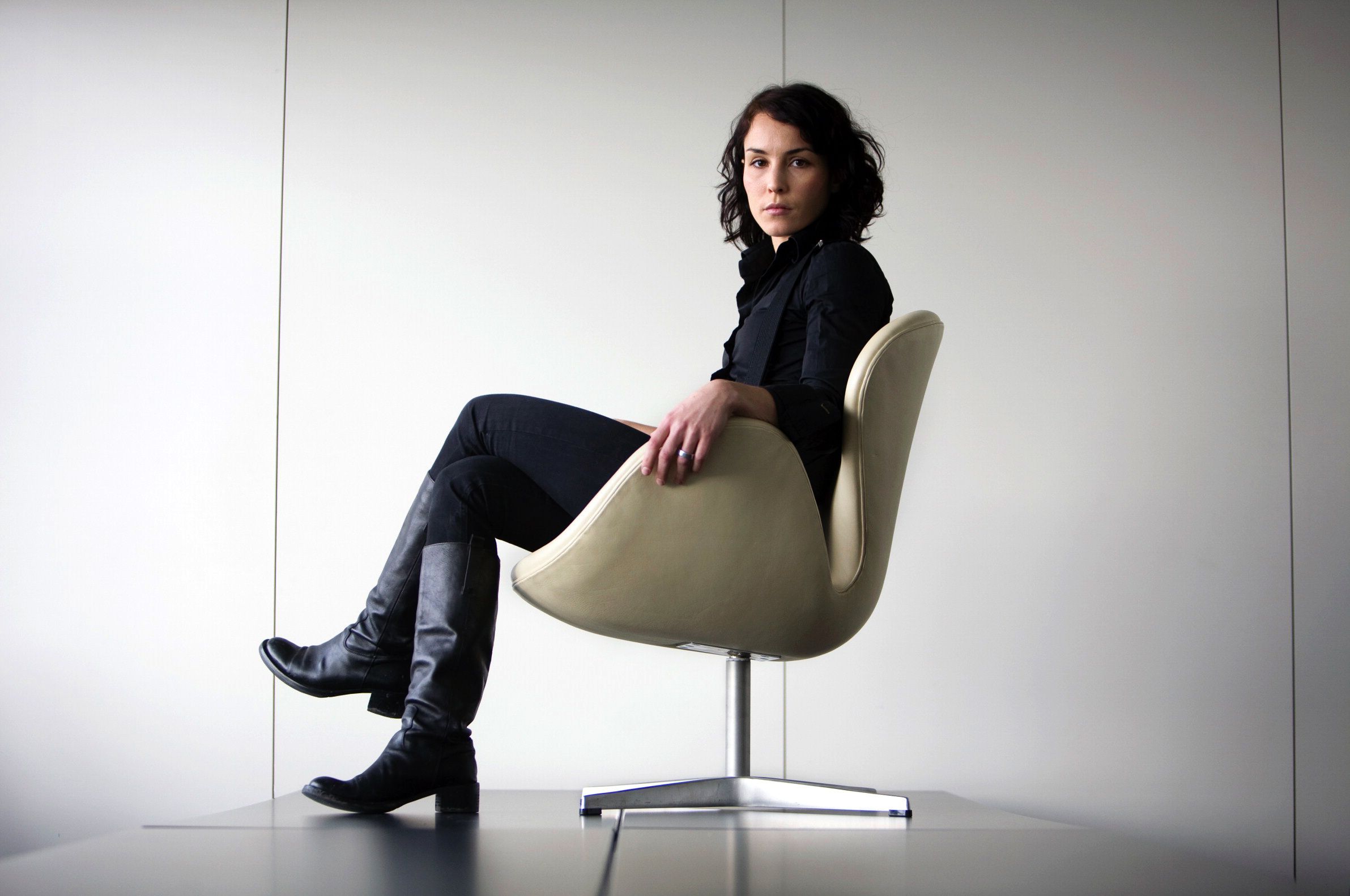 2383x1582 Stunning HD Wallpaper of Celebrity Noomi Rapacex1582