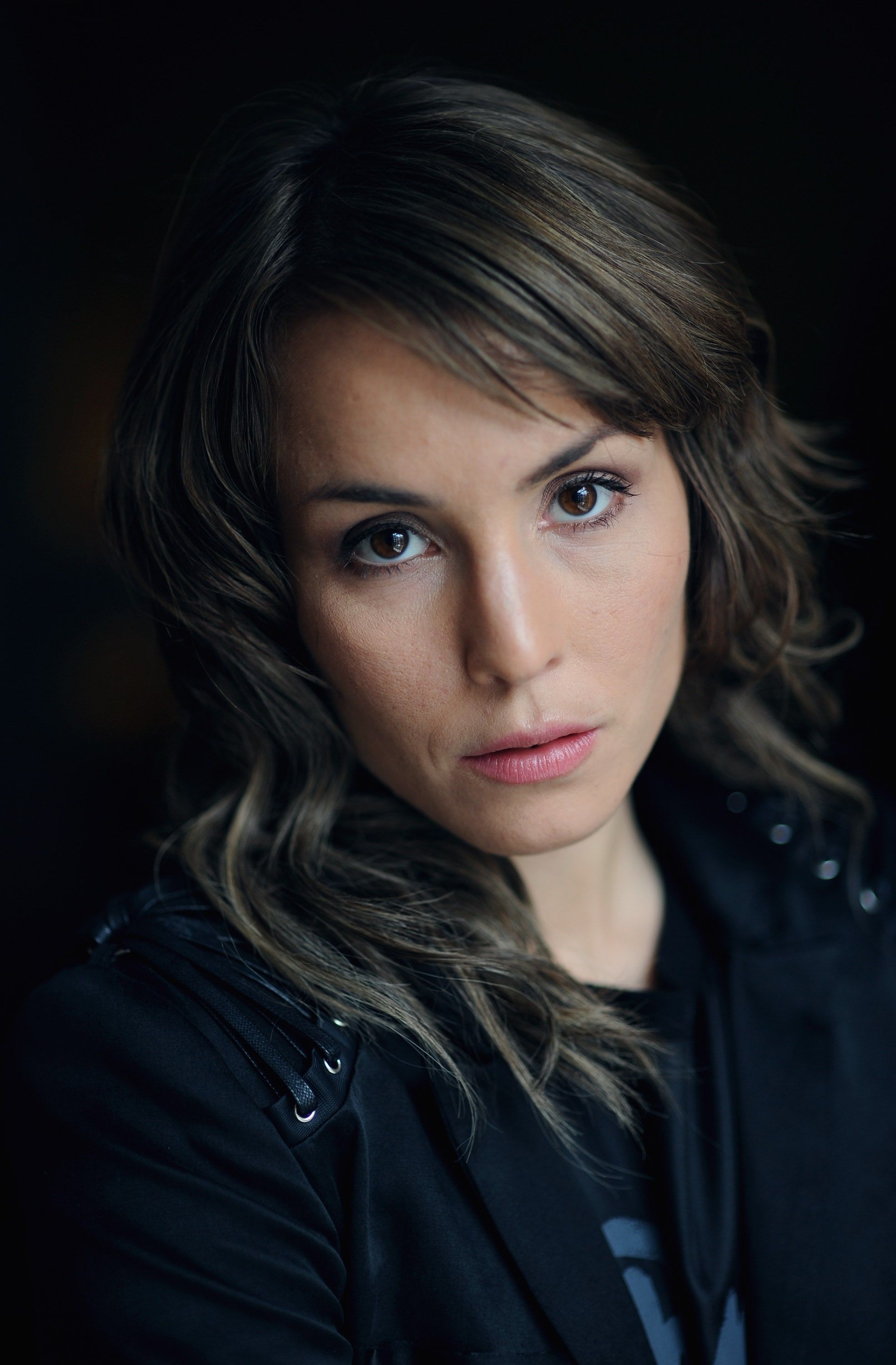 1970x3000 Noomi Rapace Wallpaper