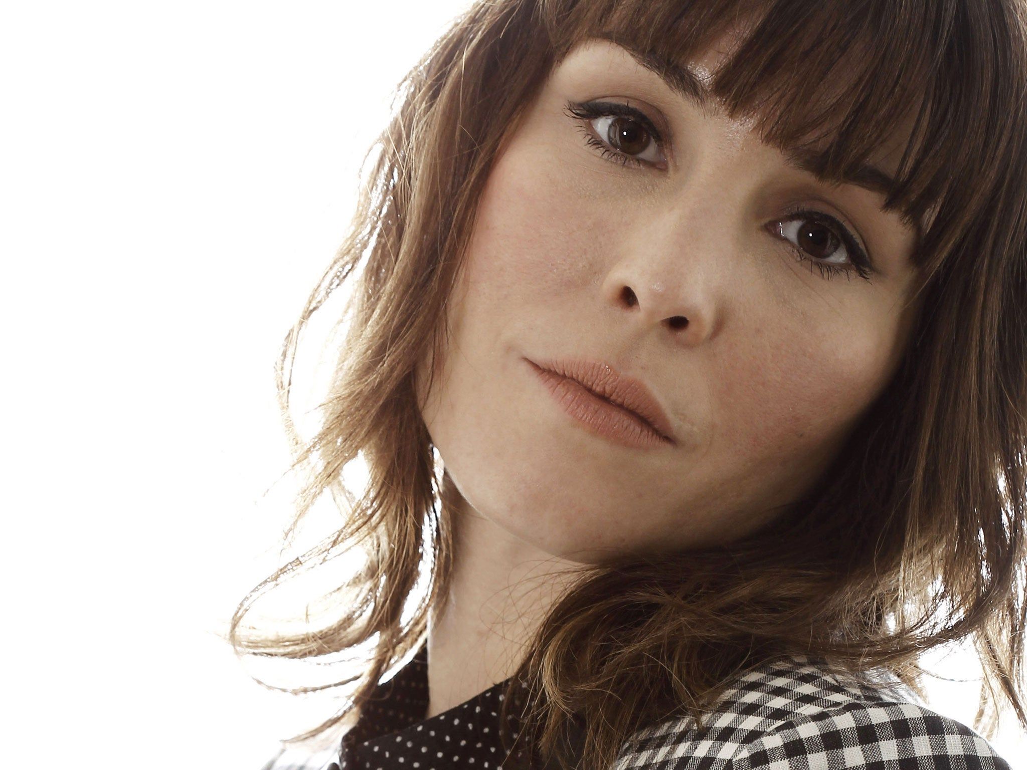 2048x1536 Noomi Rapace: The Girl With a Dragon Tattoo actress still loves to play with fire