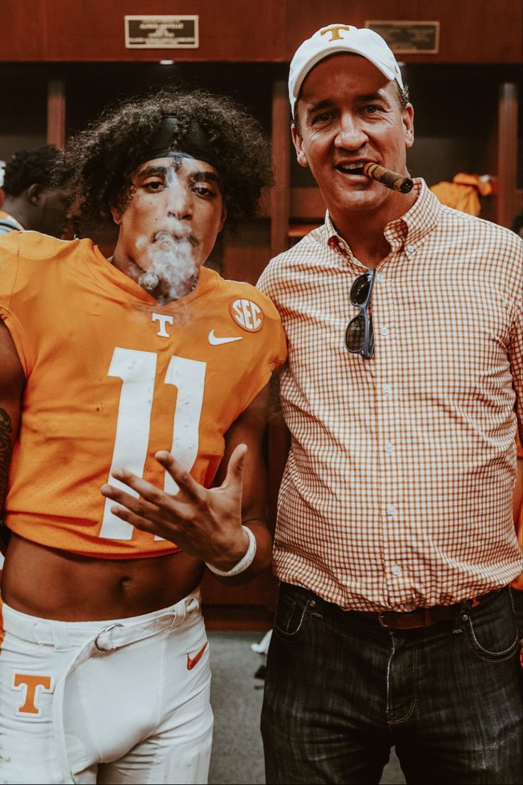 736x1104 Jalin Hyatt and Peyton Manning