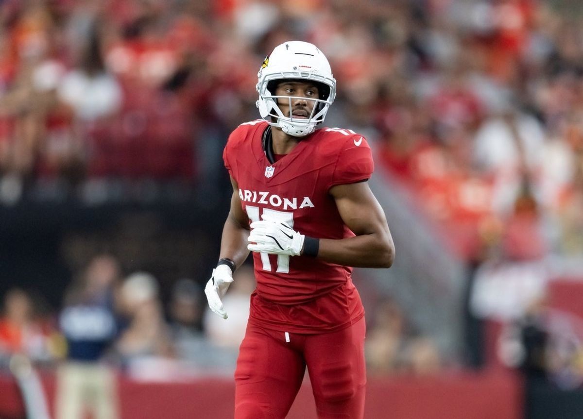 1200x863 Deadspin. Texans sign WRs Zay Jones, Sterling Shepard