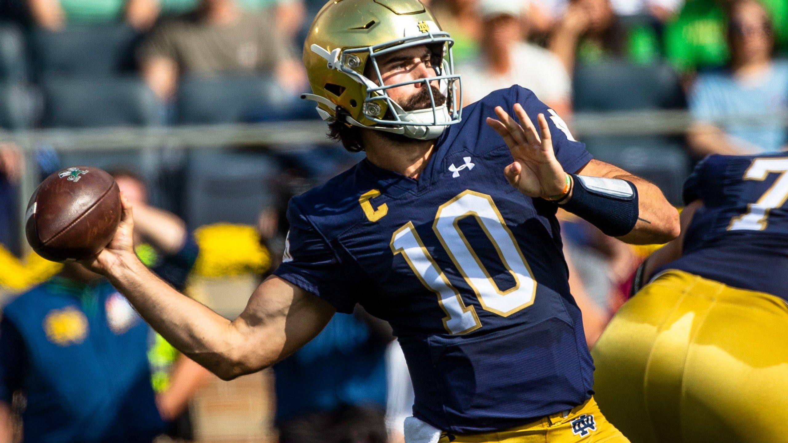 2560x1440 Hartman Throws 3 TD Passes As No. 9 Notre Dame Preps For Showdown With 41 17 Win Against C Michigan