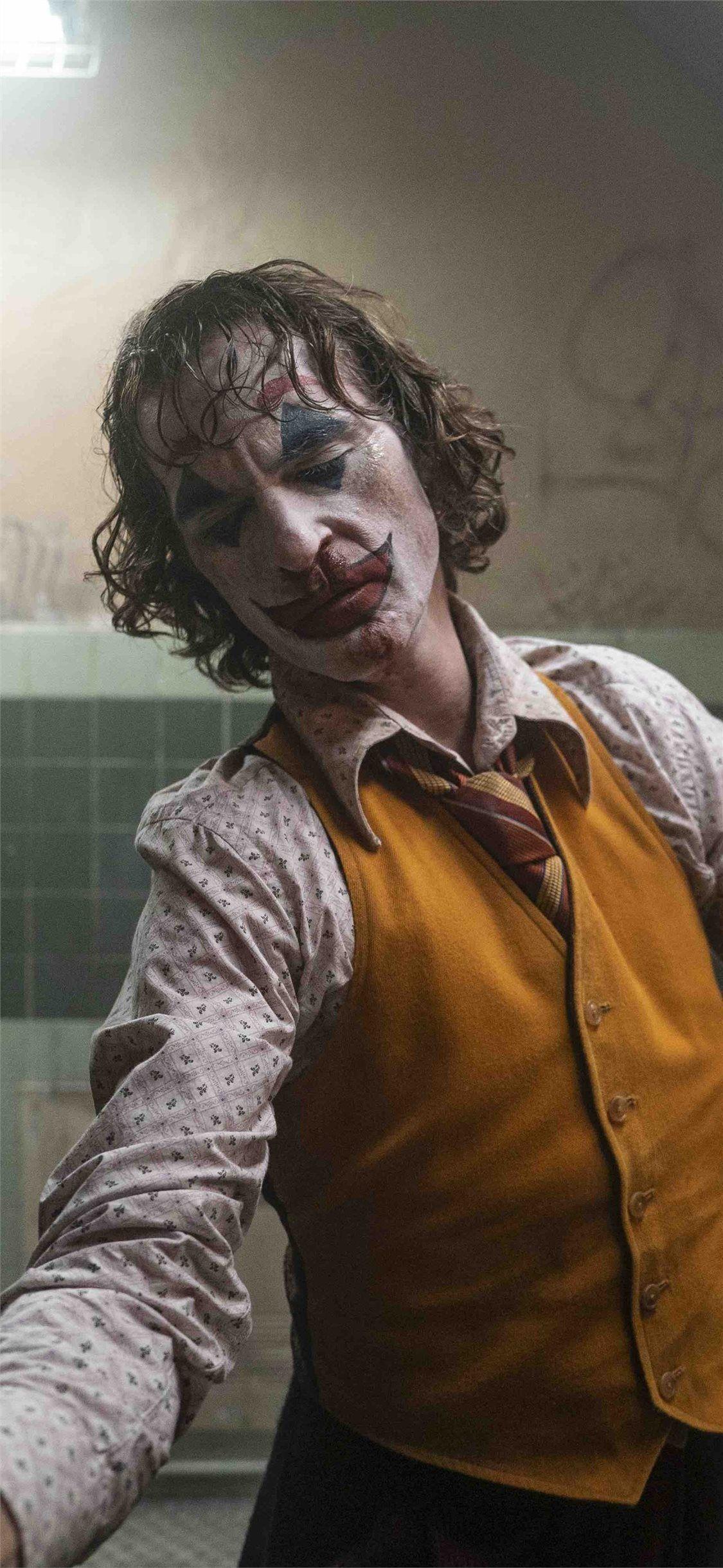 1125x2436 the joker joaquin phoenix 5k iPhone 11 .